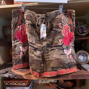 Johnny Was (JWLA) camouflaged shorts size S